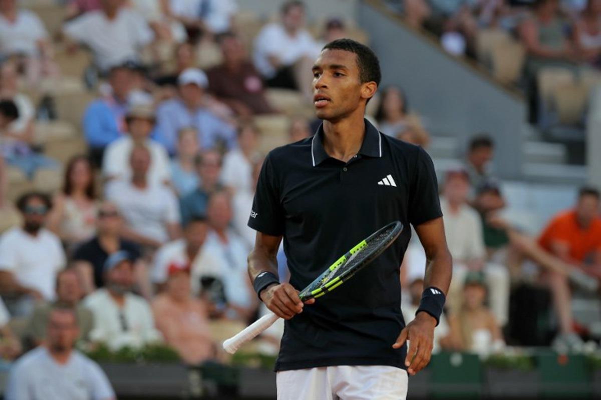 Canada's Felix Auger-Aliassime reacts to a point against Germany's Daniel Altmaier during their men's singles match on day 3 of the French Open tennis tournament on Court Suzanne-Lenglen at the Roland-Garros Complex in Paris on May 26, 2026. Thomas SAMSON / AFP
