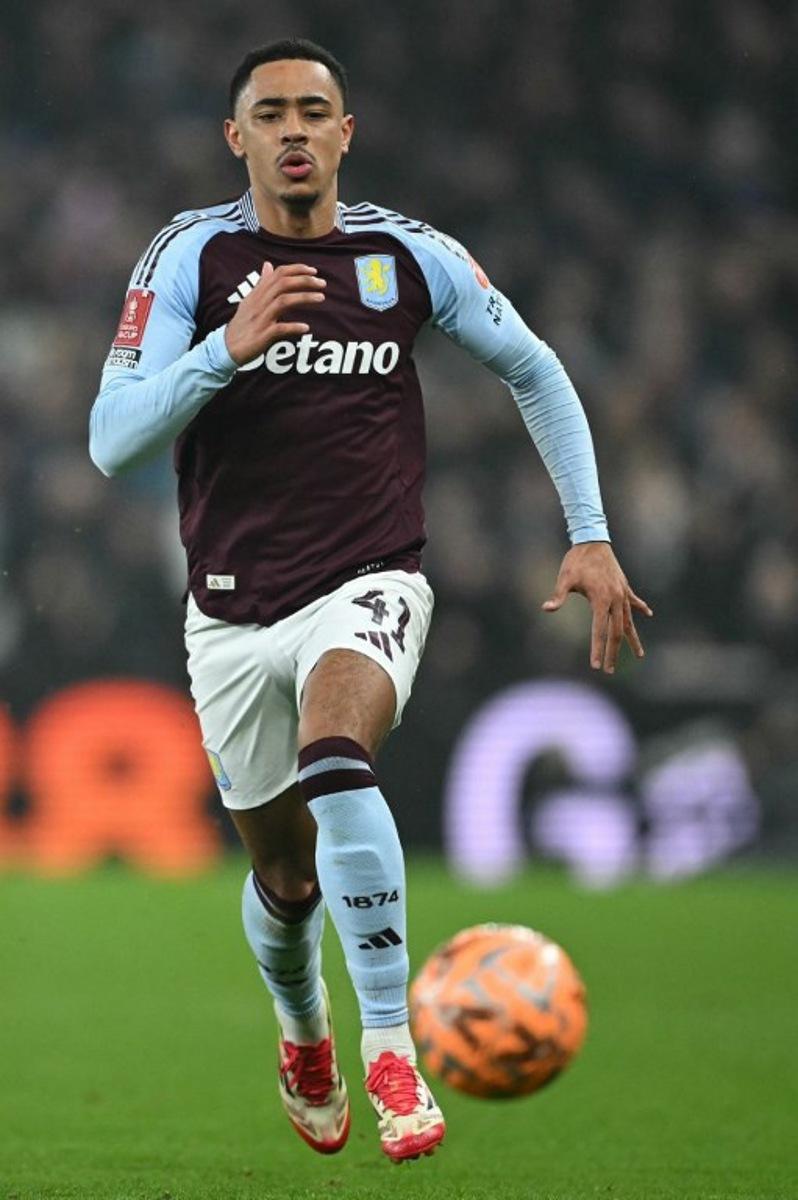 Aston Villa's English midfielder #41 Jacob Ramsey chases the ball during the English FA Cup fourth round football match between Aston Villa and Tottenham Hotspur at Villa Park in Birmingham, central England on February 9, 2025. JUSTIN TALLIS / AFP