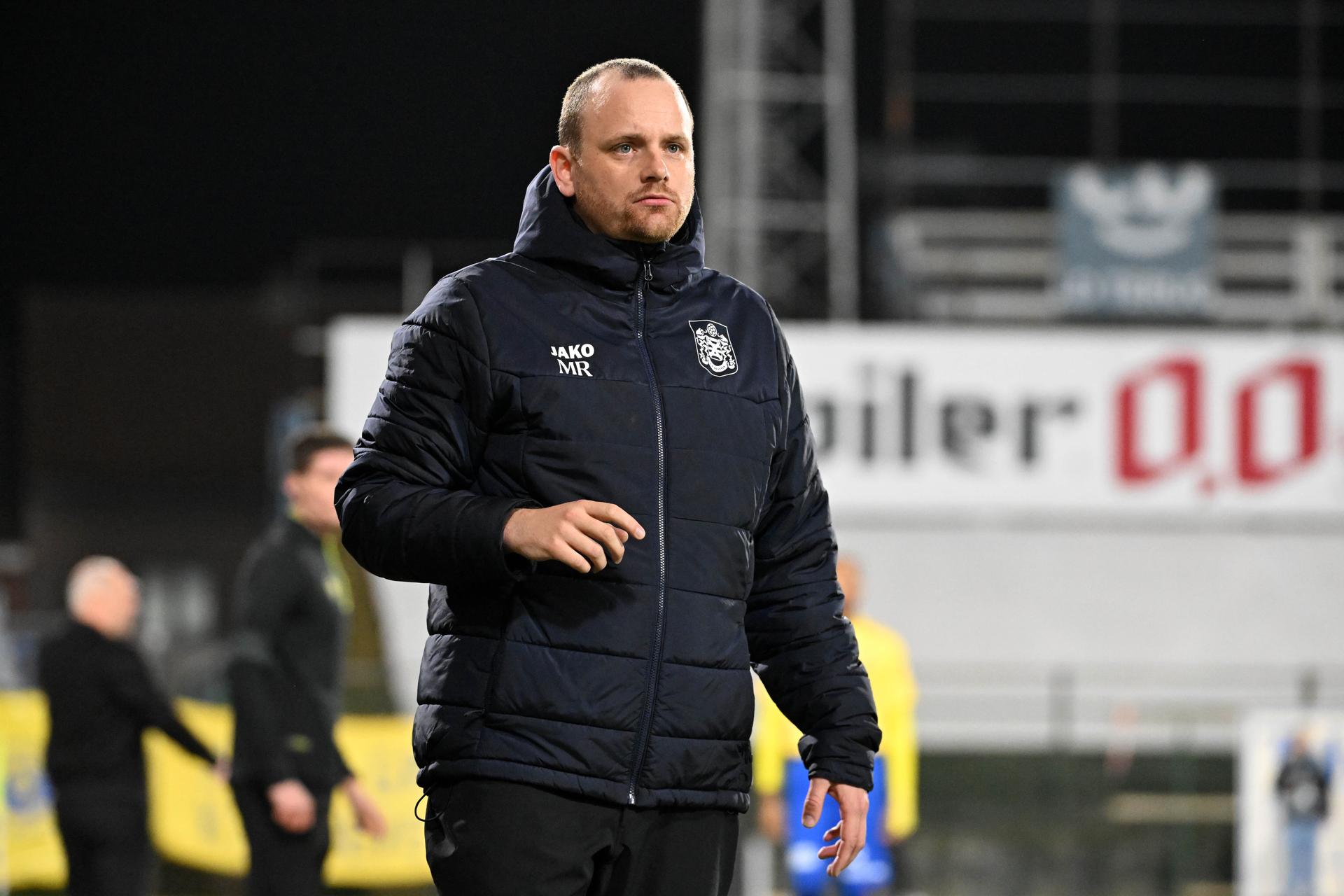 Beveren's head coach Marinus Reedijk is pictured during a soccer game between SK Beveren and RWDM Brussels, Wednesday 11 March 2026 in Beveren, on day 29 of the 2025-2026 'Challenger Pro League' 1B second division of the Belgian championship. BELGA PHOTO MAARTEN STRAETEMANS