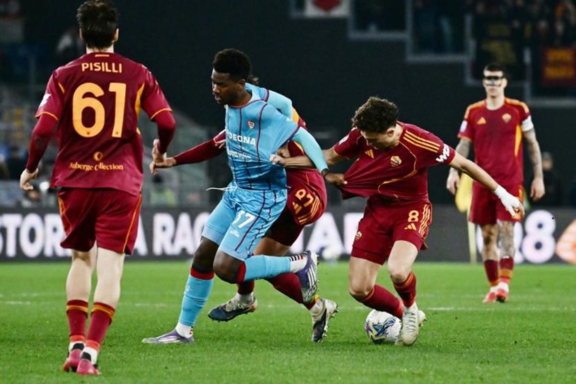 Roma's French midfielder #08 Neil El Aynaoui (R) and Cagliari's French forward #37 Yael Fritz Junior Trepy fight for the ball during the Italian Serie A football match between AS Roma and Cagliari at the Olympic Stadium in Rome on Febuary 9, 2026. Filippo MONTEFORTE / AFP