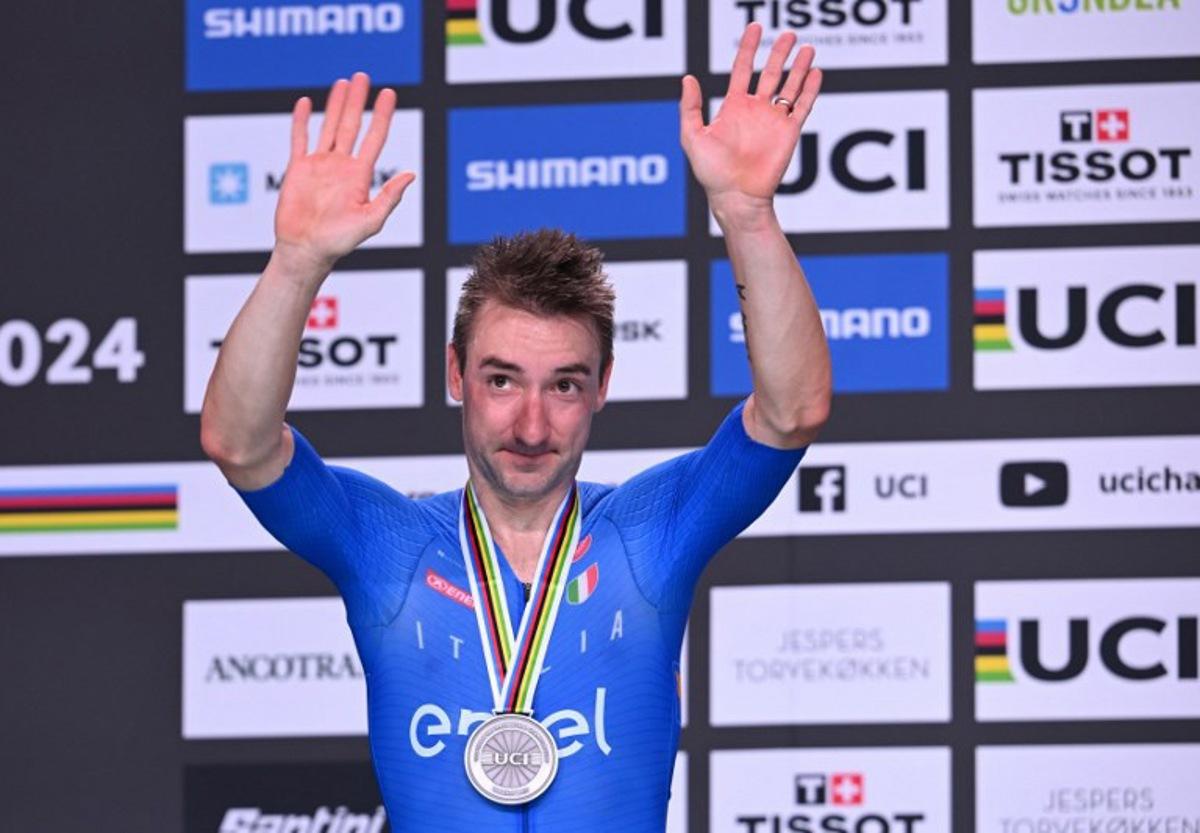 Italy's Elia Viviani celebrates on the podium during the victory ceremony of the men's elimination race of the UCI Track Cycling World Championships in Ballerup, Denmark, on October 20, 2024. Jonathan NACKSTRAND / AFP