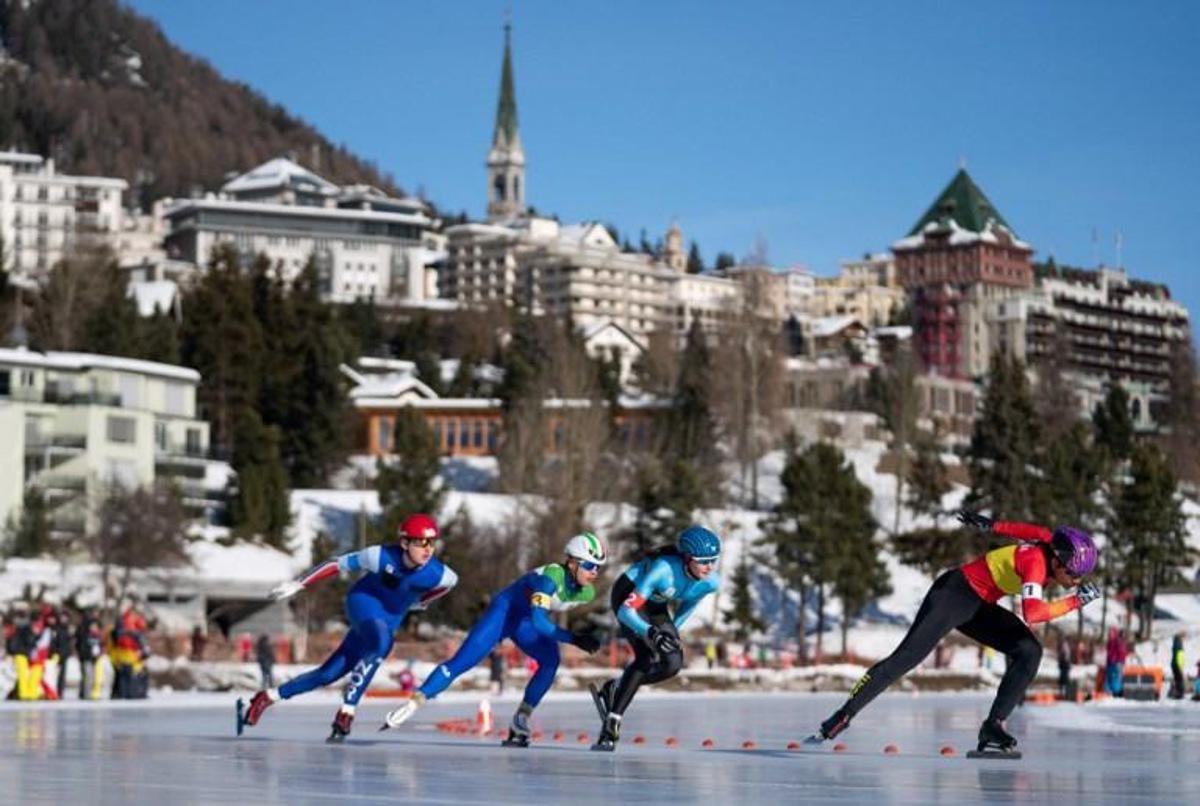 This handout photograph taken and released by the Olympic Information Services (OIS) of the International Olympic Committee (IOC) shows (from R to L) Spain's Luisa Maria Gonzalez Salazar, Belgium's Fran Vanhoutte, Italy's Nicky Rosanelli and Norway's Sander Eitrem competing in the heat 6 of the Speed Skating Mixed NOC Team Sprint on the St Moritz Speed Skating Oval in Saint Moritz during the Winter Youth Olympic Games 2020, on January 15, 2020. Thomas LOVELOCK / OIS/IOC / AFP RESTRICTED TO EDITORIAL USE - MANDATORY CREDIT AFP PHOTO / OIS/IOC /Thomas LOVELOCK - NO MARKETING NO ADVERTISING CAMPAIGNS - DISTRIBUTED AS A SERVICE TO CLIENTS