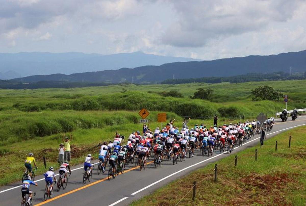 A general view shows the peloton riding during the men's cycling road race of the Tokyo 2020 Olympic Games finishing at the Fuji International Speedway in Oyama, Japan, on July 24, 2021. Tim de Waele / POOL / AFP