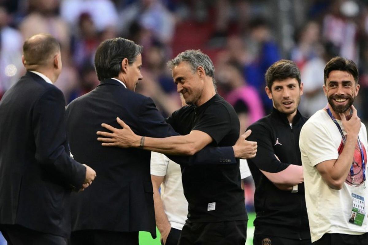 Paris Saint-Germain's Spanish headcoach Luis Enrique (C) greets Inter Milan's Italian coach Simone Inzaghi before the UEFA Champions League final football match between Inter Milan and Paris Saint-Germain (PSG) in Munich, southern Germany on May 31, 2025. Marco BERTORELLO / AFP