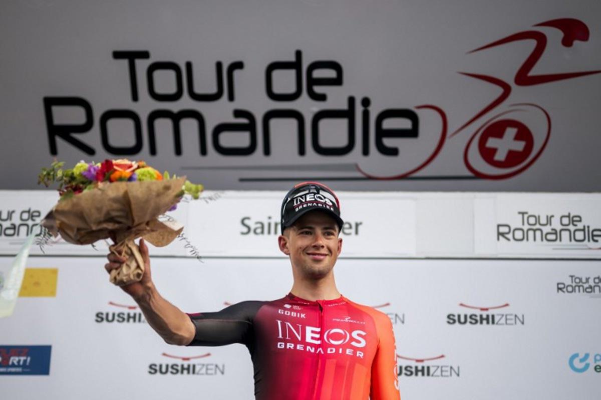 Great Britain's Samuel Watson (Ineos) celebrates his victory during the podium ceremony for the prologue of the Tour of Romandie UCI cycling World tour, a 3.4 km time trial from Saint-Imier to Saint-Imier, on April 29, 2025. Fabrice COFFRINI / AFP