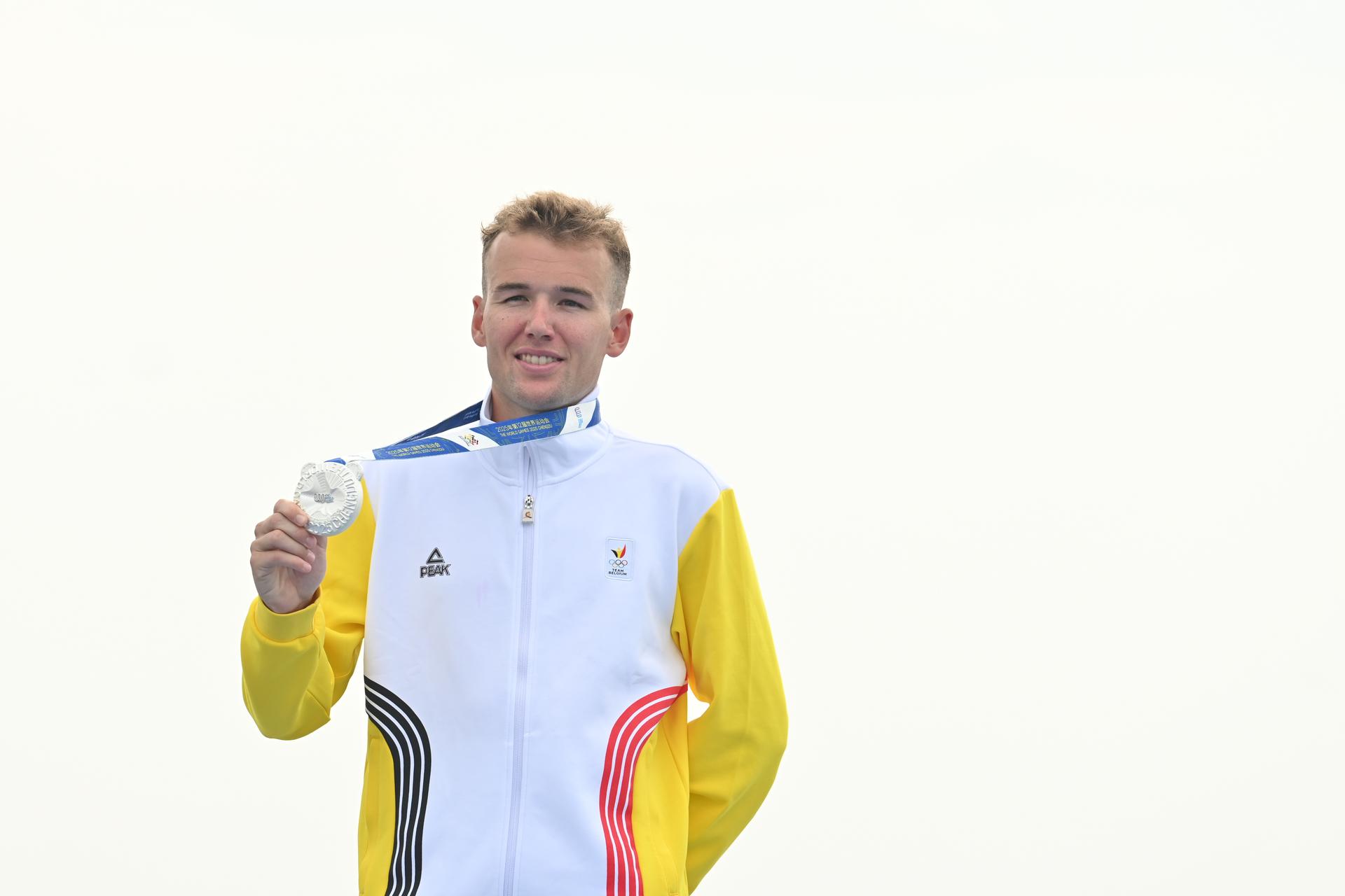 ATTENTION EDITORS - HANDOUT PICTURE - EDITORIAL USE ONLY - MANDATORY CREDIT BOIC - COIB - Arnaud Dely celebrates on the podium with the simver medal at the Men duathlon event at the World Games 2025, in Chenghdu, China, on Saturday 9 AUgust 2025. This year, the World Games take place from 07 to 17 augustus. PHOTO HANDOUT BOIC - COIB