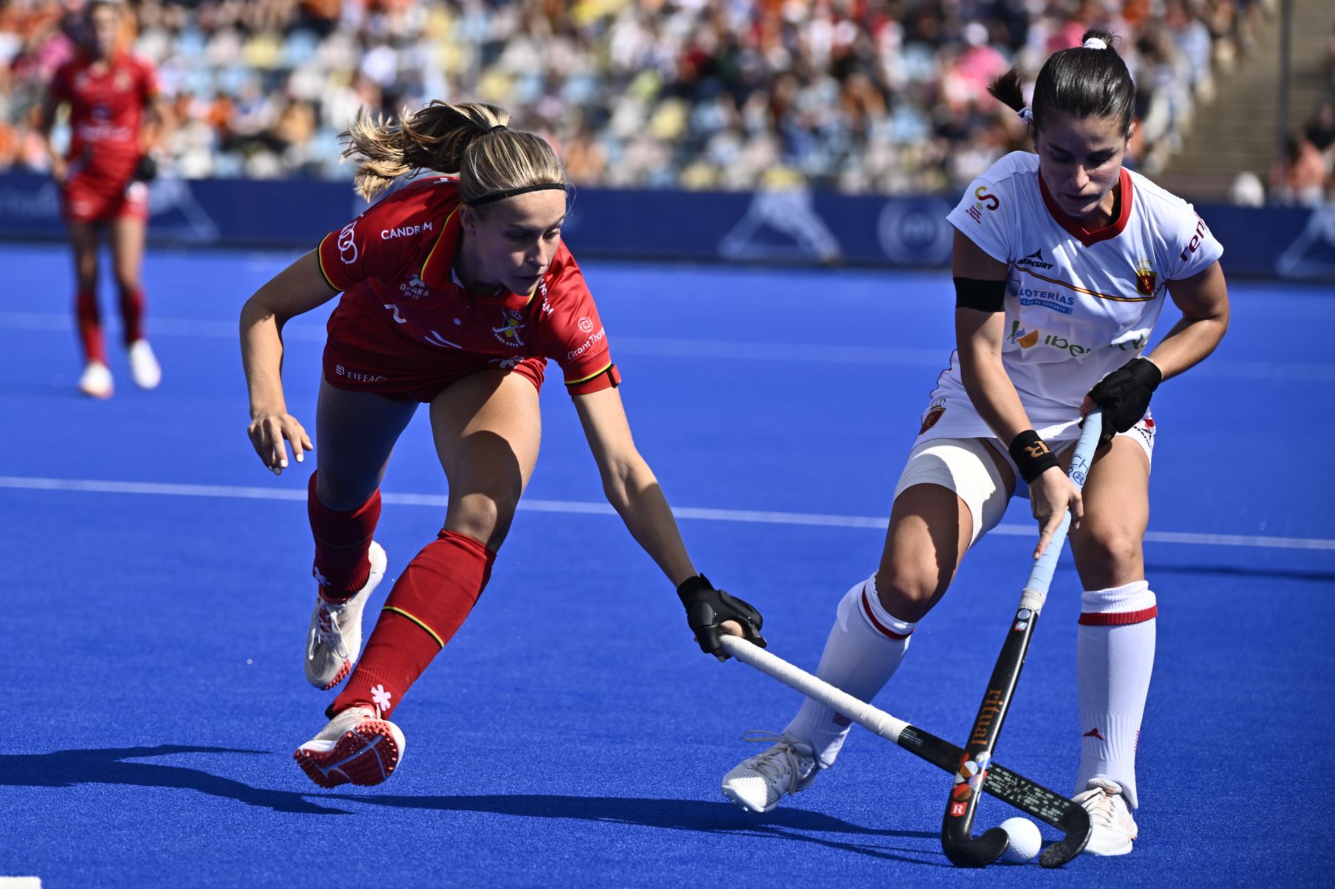 Players pictured during a hockey game between Spain and the Belgian national team Red Panthers, the 'small final' to decide on the bronze medal of the 2025 women's European championships, Sunday 17 August 2025 in Monchengladbach, Germany. BELGA PHOTO ERIC LALMAND