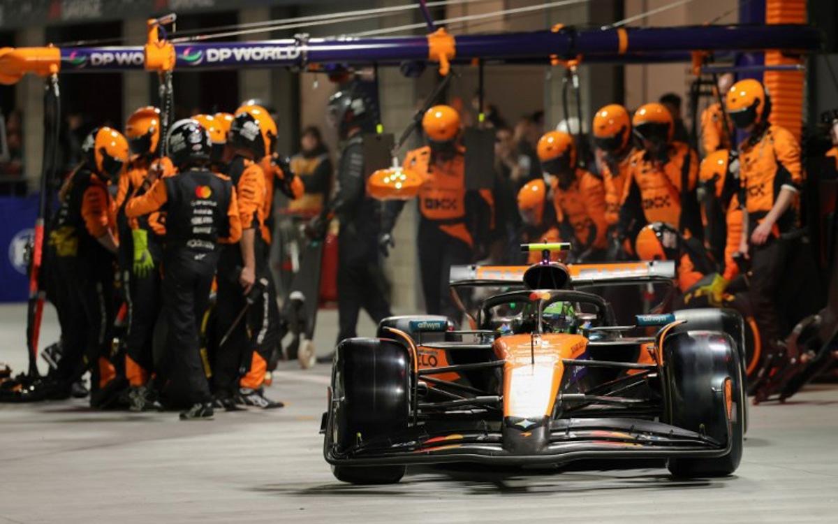 McLaren's British driver Lando Norris makes a pit stop during the Las Vegas Formula One Grand Prix at the Las Vegas Strip Circuit in Las Vegas, Nevada, on November 22, 2025. Cristobal Herrera Ulashkevich / POOL / AFP