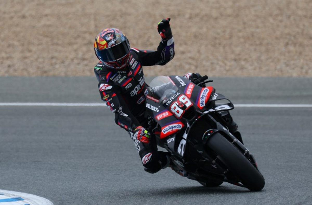 Team Aprilia Racing's Jorge Martin waves during a practice session of the MotoGP Spanish Grand Prix at the Jerez racetrack in Jerez de la Frontera, on April 24, 2026. Pierre-Philippe MARCOU / AFP