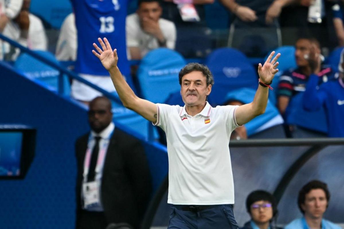 Spain's coach Santi Denia gestures on the touchline in the men's gold medal final football match between France and Spain during the Paris 2024 Olympic Games at the Parc des Princes in Paris on August 9, 2024. Luis ROBAYO / AFP