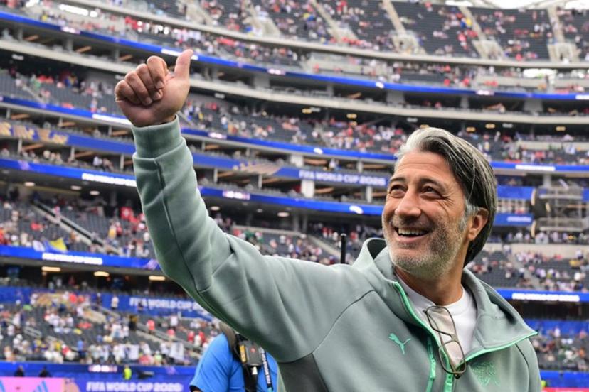 Switzerland's head coach Murat Yakin gives a thumbs up ahead of the 2026 World Cup Group B football match between Switzerland and Bosnia and Herzegovina at Los Angeles Stadium in Inglewood on June 18, 2026. Frederic J. Brown / AFP