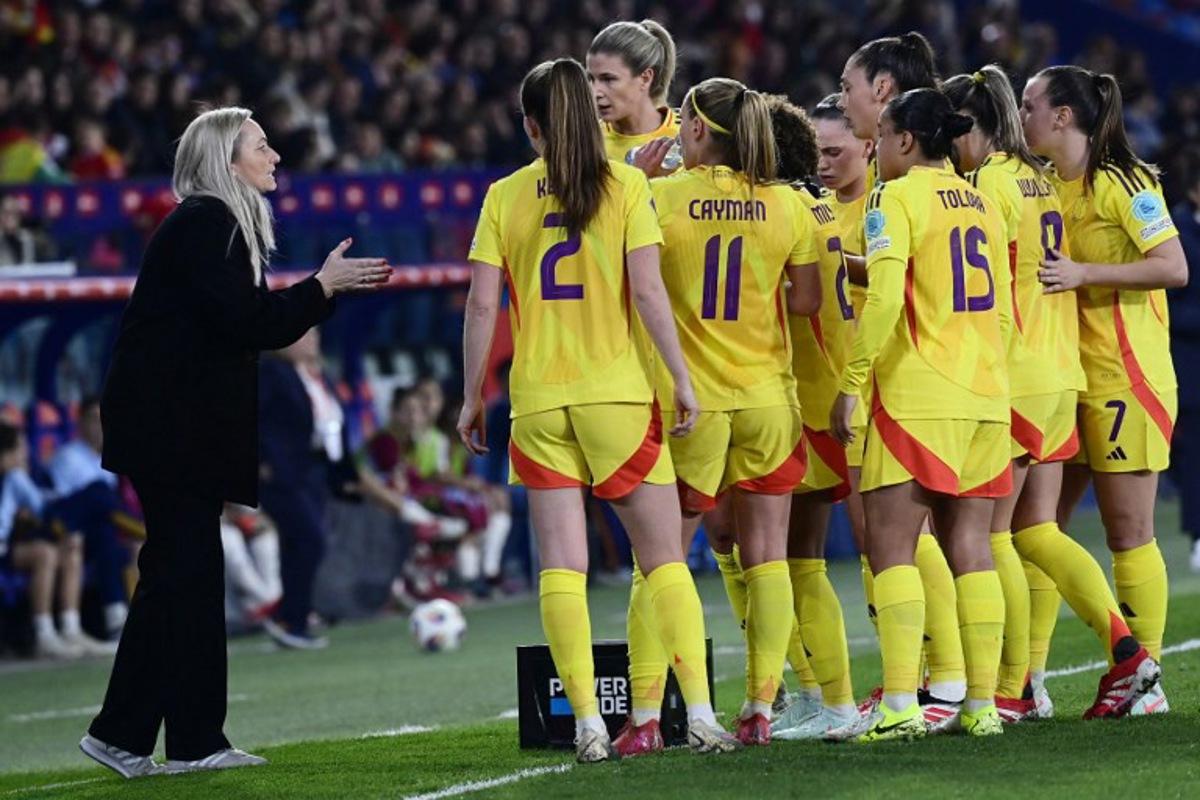 Belgium's Finnish coach Elisabet Gunnarsdottir speaks to her players during the UEFA Women's Nations League group A3 football match between Spain and Belgium at Ciutat de Valencia stadium in Valencia on February 21, 2025. JOSE JORDAN / AFP