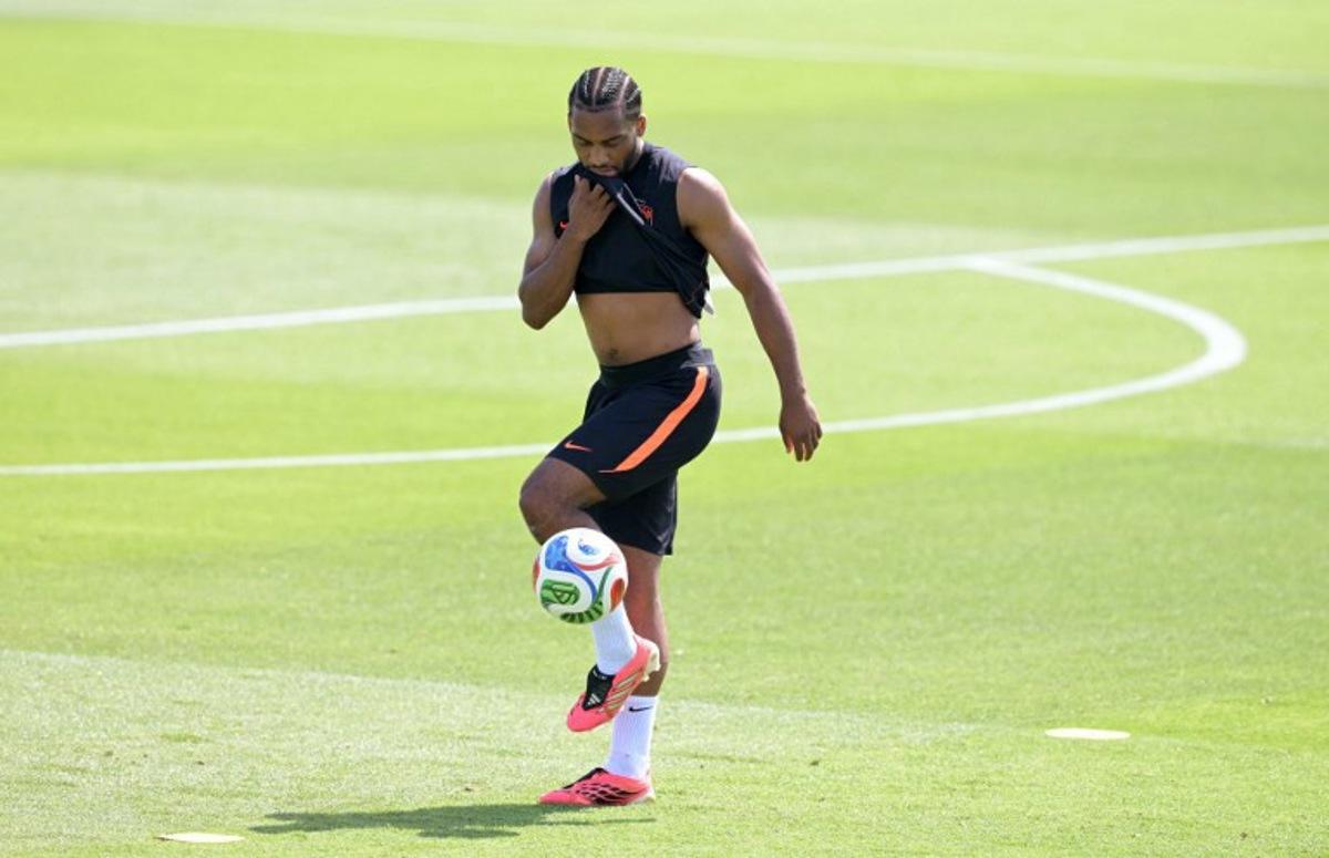 Netherlands' midfielder #26 Quinten Timber controls the ball during a training session at KC Current Training Facility in Kansas City on June 10, 2026, ahead of the 2026 World Cup football tournament. JUAN MABROMATA / AFP