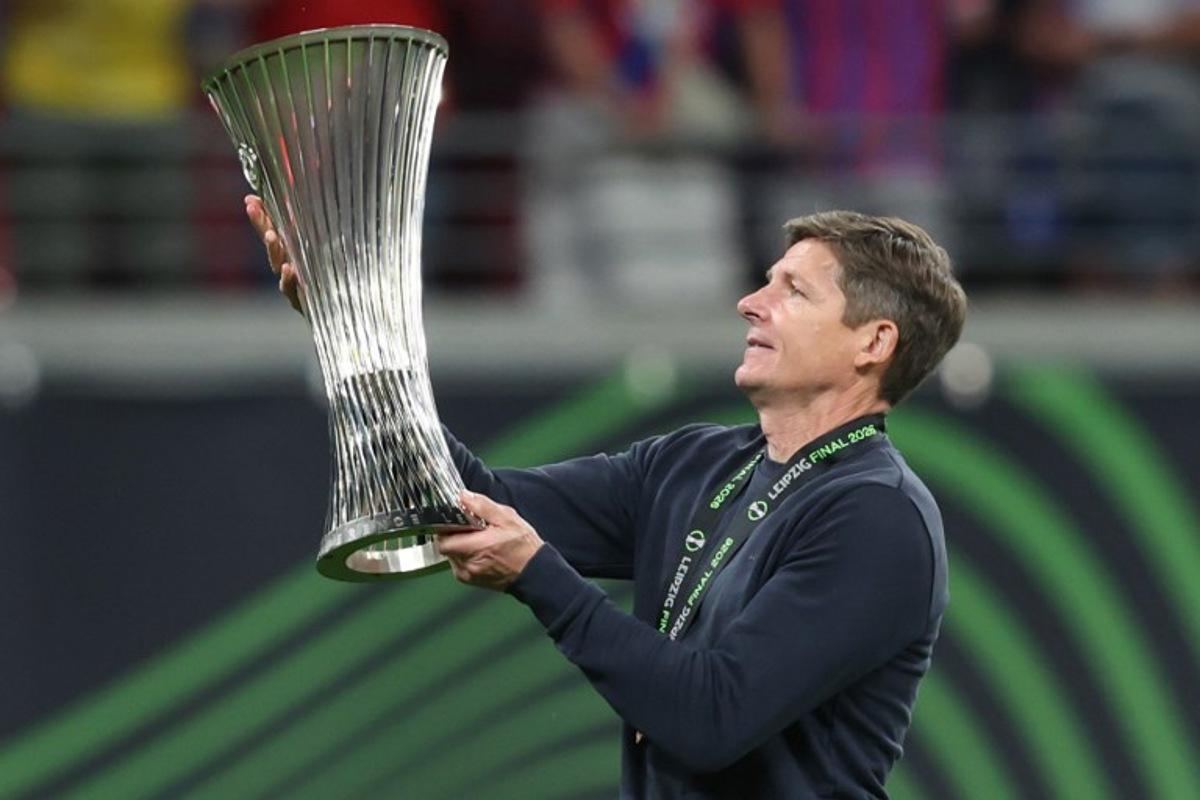 Crystal Palace's Austrian manager Oliver Glasner lifts the trophy after his team won the UEFA Conference League final football match between Crystal Palace FC and Rayo Vallecano de Madrid in Leipzig, eastern Germany, on May 27, 2026. Ronny HARTMANN / AFP
