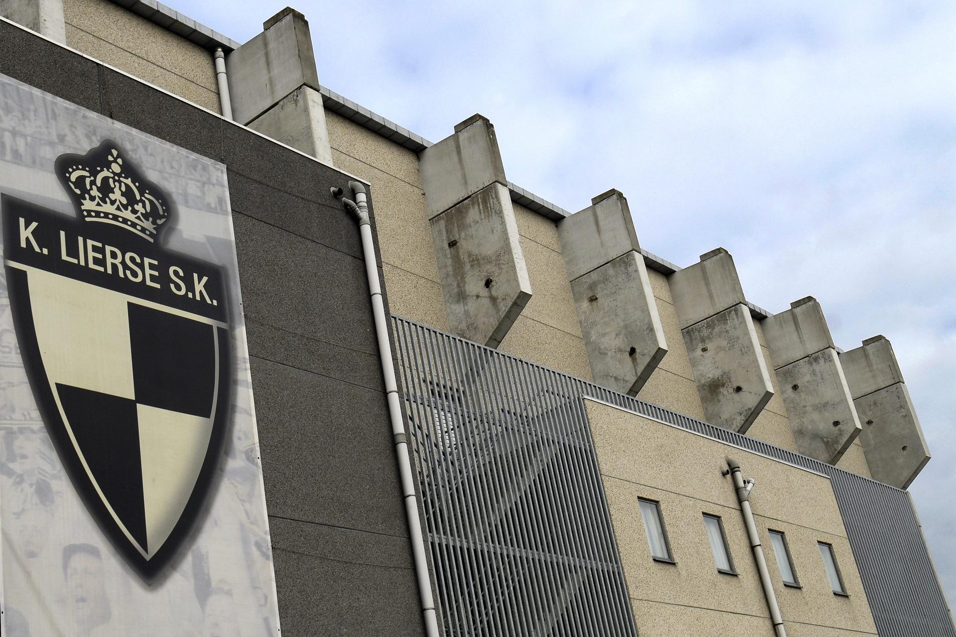 20071116 - LIERSE, BELGIUM: Illustration shows the logo of Lierse soccer club outside the stadium, Friday 16 November 2007, in Lierse. The Egyptian club Wadi Degla will invest in Lierse. BELGA PHOTO DIRK WAEM