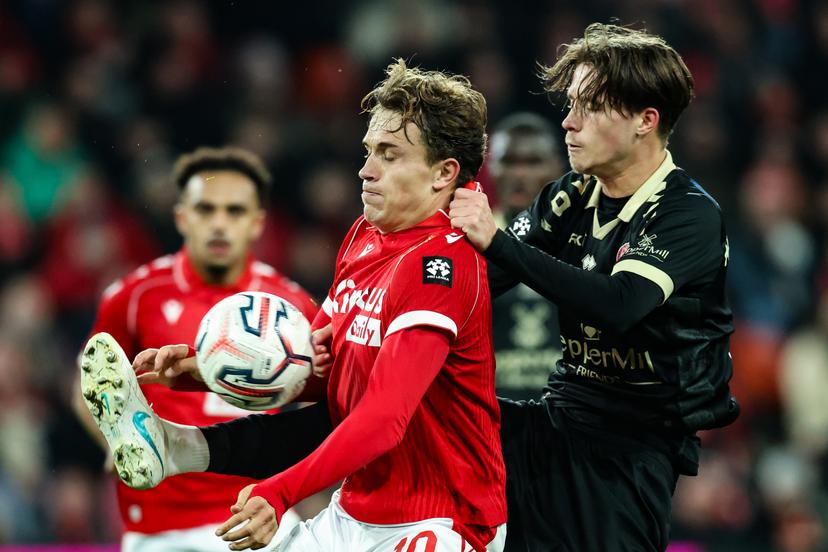 Standard's Dennis Eckert Ayensa and Kortrijk's Harrison Murray-Campbell fight for the ball during a soccer match between Standard de Liege and KV Kortrijk, Saturday 31 October 2026 in Liège, on day 10 of the 2026-2027 'Jupiler Pro League' first division of the Belgian championship. BELGA PHOTO BRUNO FAHY