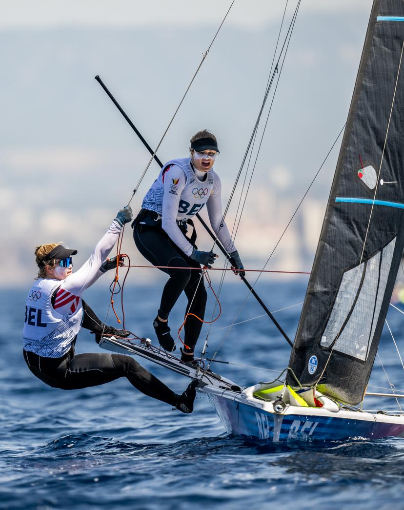 240728 Isaura Maenhaut and Anouk Geurts of Belgium compete in women's skiff - 49er FX sailing during day 2 of the Paris 2024 Olympic Games on July 27, 2024 in Marseille. Photo: Petter Arvidson / BILDBYRÅN / kod PA / PA0850 bbeng segling Sailing olympic games olympics os ol olympiska spel olympiske leker paris 2024 paris-os paris-ol sverige sweden dam