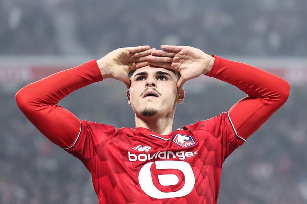 Lille's Belgian forward #07 Matias Fernandez-Pardo gestures to to Lens after scoring Lille's third goal from the penalty spot during the French L1 football match between Lille LOSC and RC Lens at the Stade Pierre-Mauroy in Villeneuve-d'Ascq, northern France, on April 4, 2026. Sameer Al-DOUMY / AFP