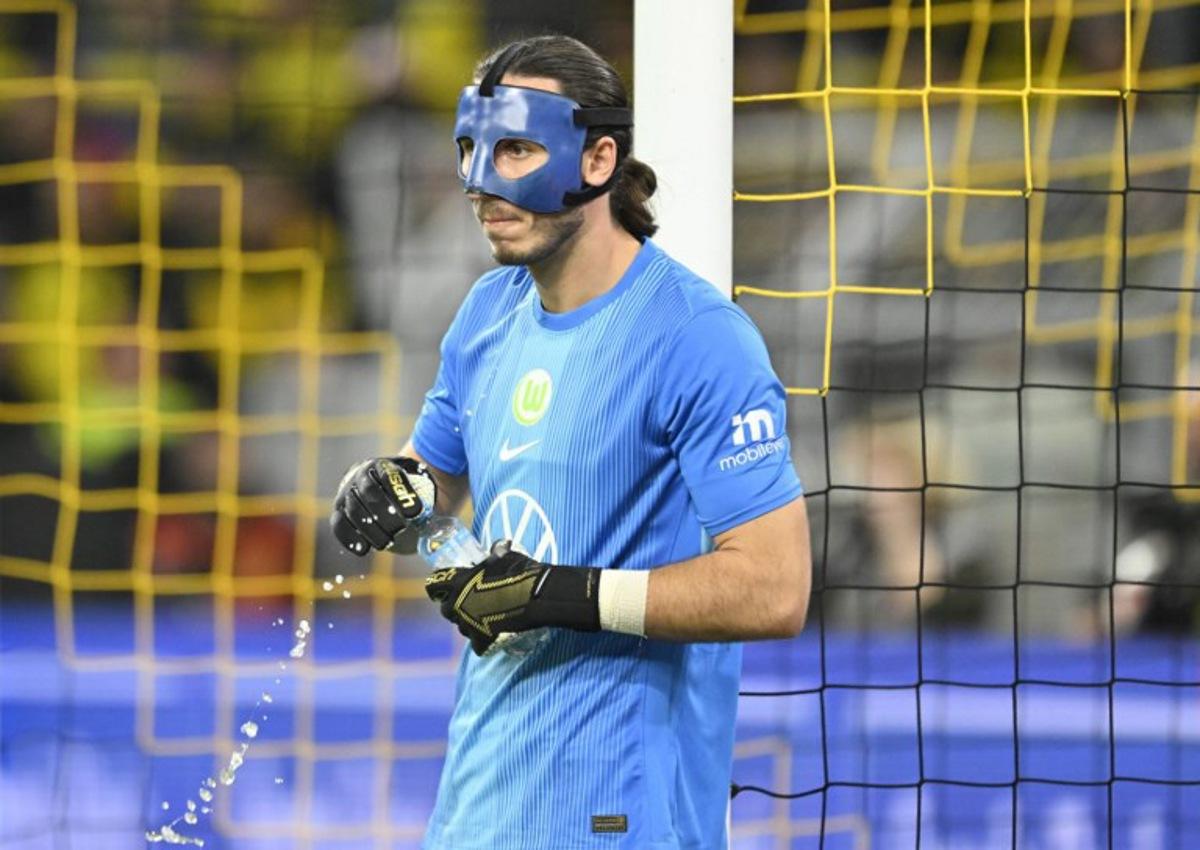 Wolfsburg's Polish goalkeeper #01 Kamil Grabara looks on during the German first division Bundesliga football match between Borussia Dortmund and VfL Wolfsburg in Dortmund on September 21, 2025. INA FASSBENDER / AFP