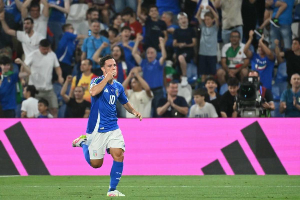 Italy's forward #10 Giacomo Raspadori celebrates scoring his team's first goal during the 2026 World Cup qualifiers Europe zone group I football match between Italy and Moldova at the Mapei Stadium in Reggio Emilia, on June 9, 2025. Alberto PIZZOLI / AFP