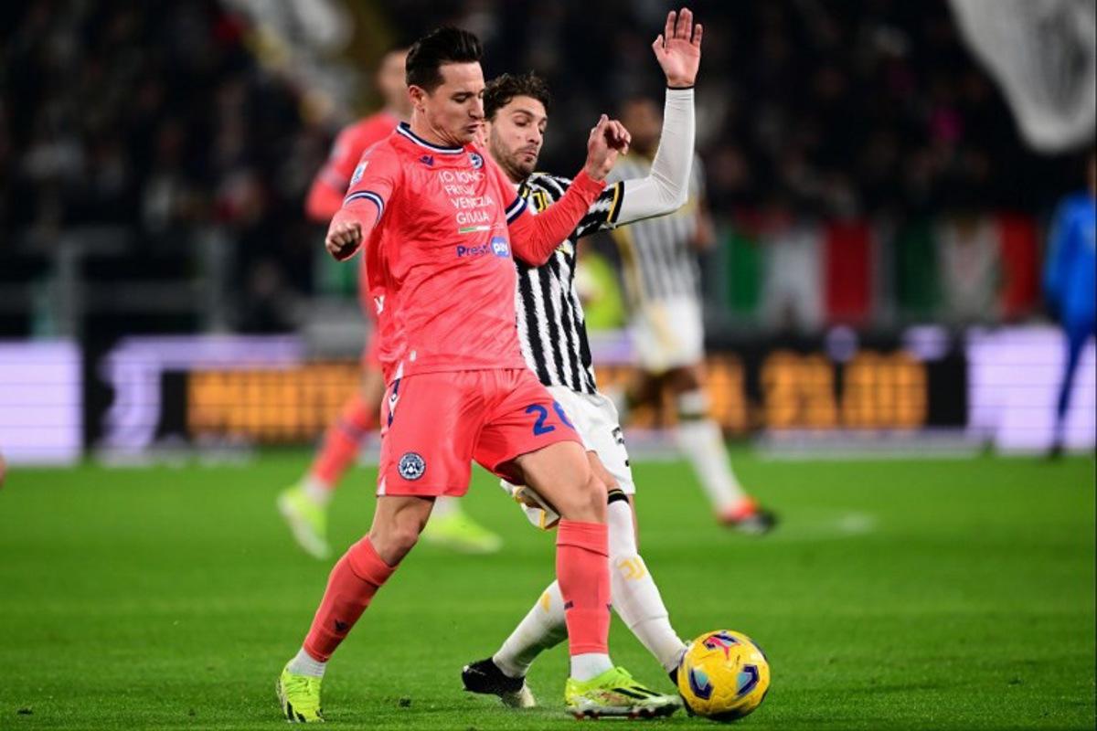 Udinese's French forward Florian Thauvin fights for the ball with Juventus' Italian midfielder #05 Manuel Locatelli during the Italian Serie A football match Juventus vs Udinese on February 12, 2024 at the "Allianz Stadium" in Turin. MARCO BERTORELLO / AFP