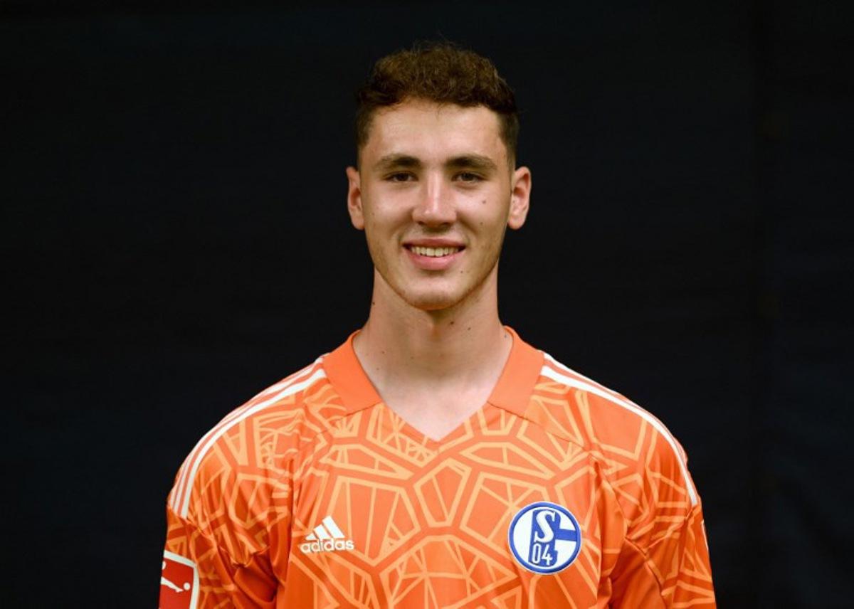 Schalke's goalkeeper Justin Heekeren poses for an official portrait during the official photo session of the Bundesliga club at the Veltins Arena in Gelsenkirchen, western Germany on June 30, 2022. Ina FASSBENDER / AFP