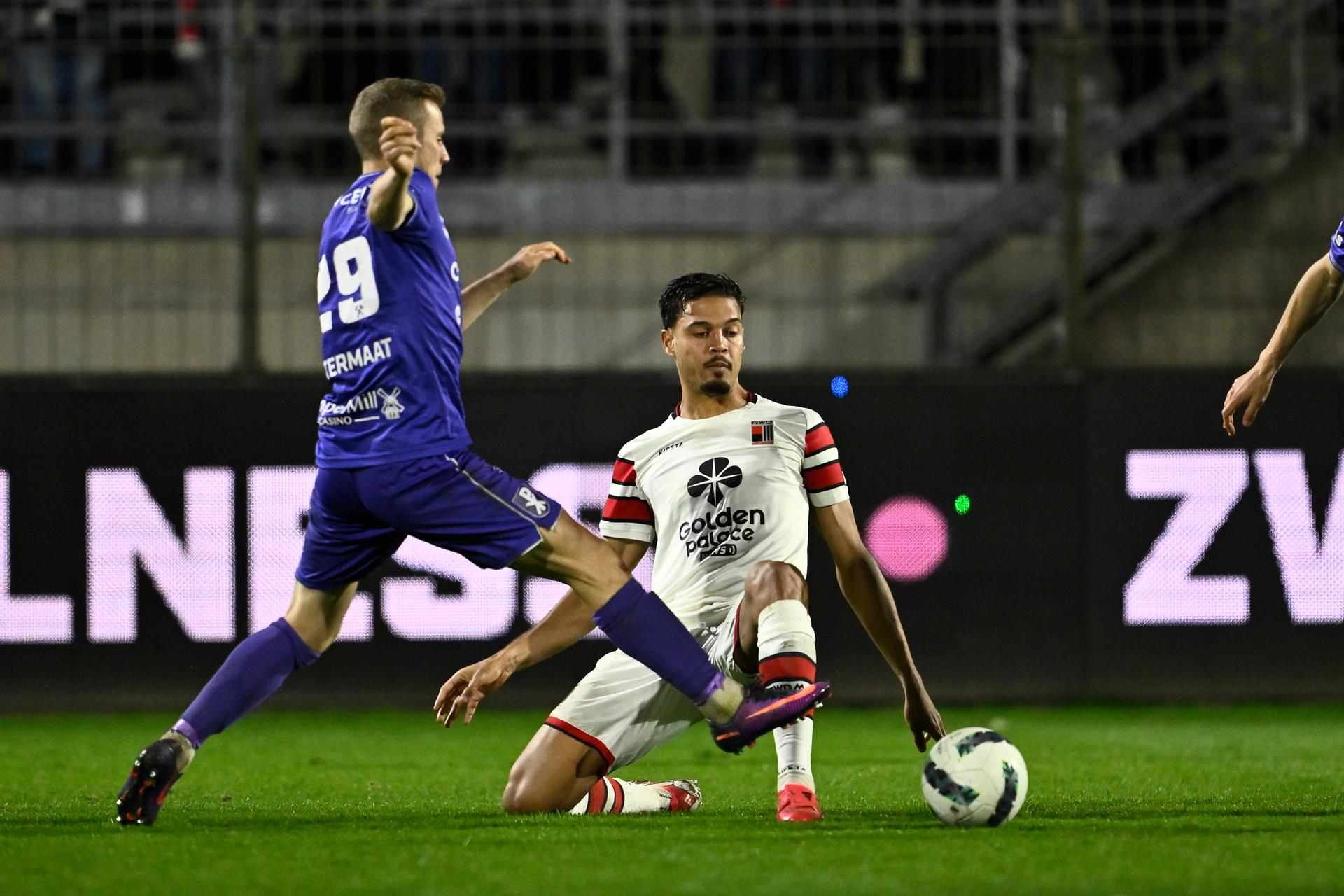 Patro Eisden's Tom Pietermaat and Rwdm's David Sousa fight for the ball during a soccer game between Patro Eisden Maasmechelen and RWD Molenbeek, in Maasmechelen, on day 28 of the 2024-2025 'Challenger Pro League' 1B second division of the Belgian championship, Friday 04 April 2025. BELGA PHOTO JOHAN EYCKENS