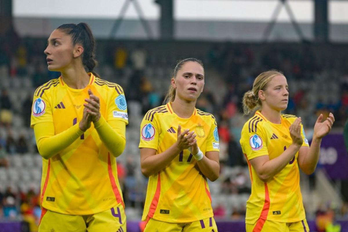 (From L) Belgium's defender #04 Amber Tysiak, Belgium's forward #17 Jill Janssens and Belgium's forward #13 Elena Dhont react after losing the UEFA Women's Euro 2025 Group B football match between Spain and Belgium at the Arena Thun stadium in Thun on July 7, 2025. Miguel MEDINA / AFP