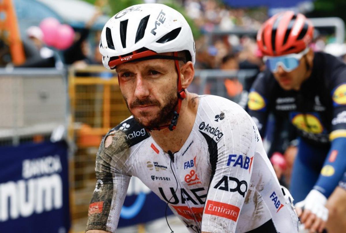 UAE Team Emirates - XRG British rider Adam Yates crossing the finish line after a crash in the 2nd stage of the Giro d'Italia 2026 - Tour of Italy cycling race between Burgas and Veliko Tarnovo, Bulgaria, on May 9, 2026. Luca Bettini / AFP
