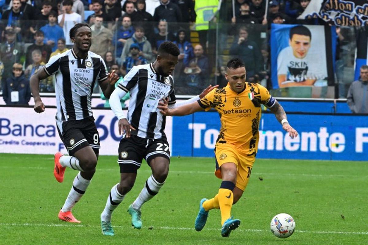 Inter Milan's Argentine forward #10 Lautaro Martinez (R) is chased by Udinese's English forward #09 Keinan Davis and Udinese's Belgian defender #27 Christian Kabasele during the Italian Serie A football match between Udinese and Inter Milan at the Bluenergy Friuli Stadium, in Udine on September 28, 2024. ANDREA PATTARO / AFP