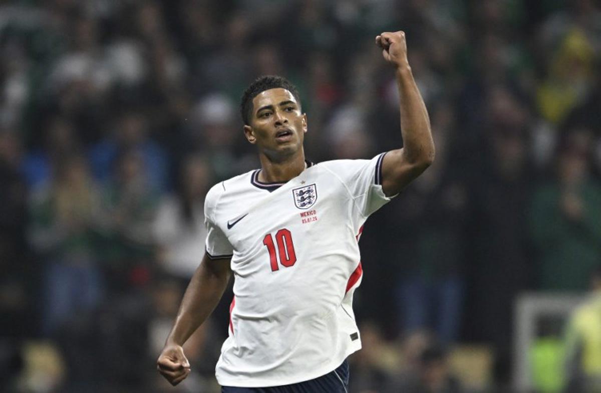 England's midfielder #10 Jude Bellingham celebrates scoring his team's first goal during the 2026 World Cup round of 16 football match between Mexico and England at the Mexico City Stadium in Mexico City on July 5, 2026. Alfredo ESTRELLA / AFP