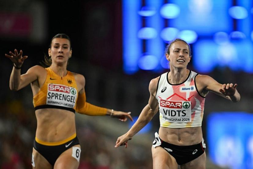 Belgium's Noor Vidts (R) crosses the finish line to arrive first past Germany's Sandrina Sprengel in the women's heptathlon 200m heat 1 during the European Athletics Championships at Alexander Stadium in Birmingham on August 14, 2026. Paul ELLIS / AFP