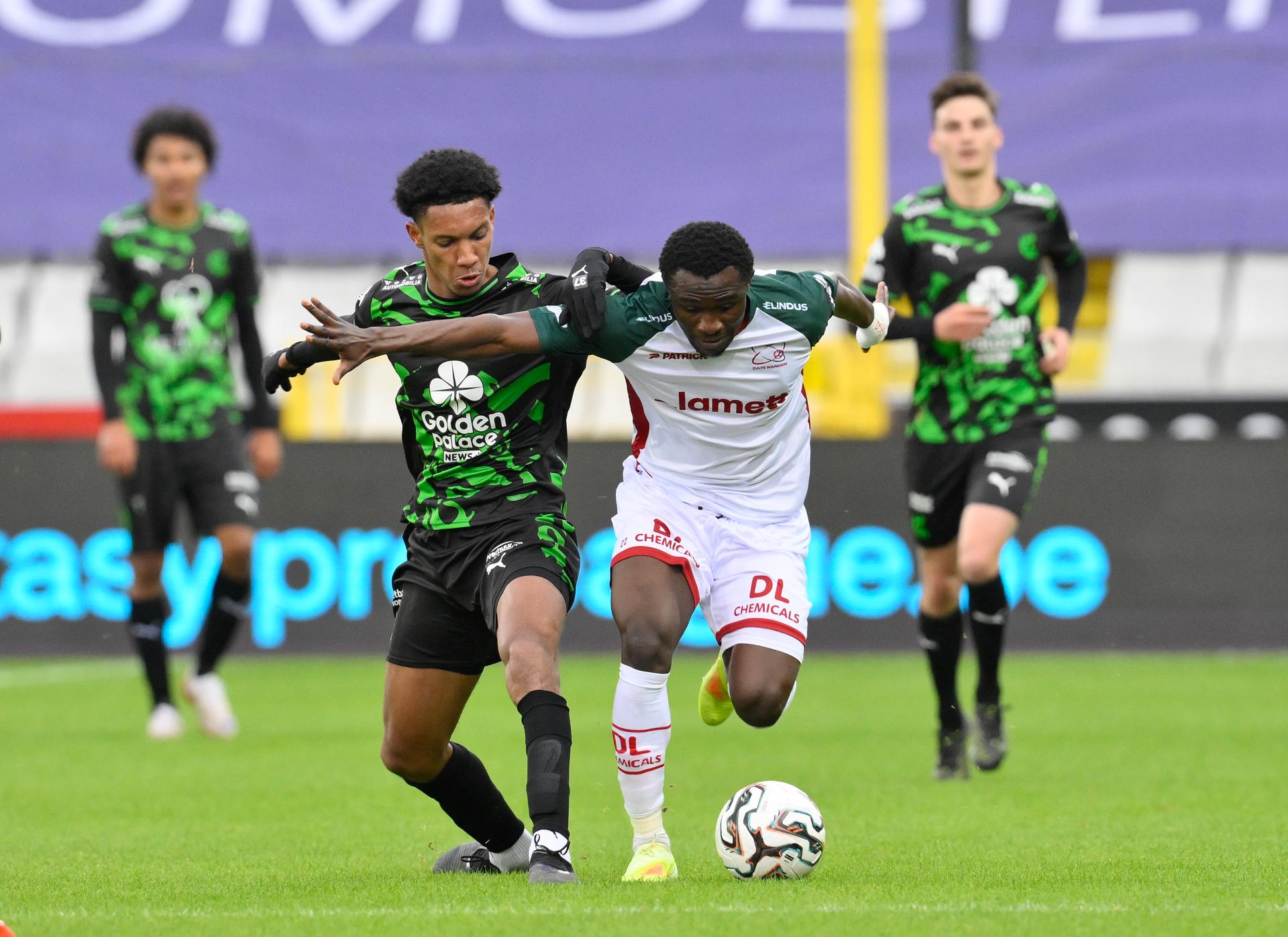 Cercle's Edan Diop and Essevee's Joseph Opoku fight for the ball during a soccer match between Cercle Brugge and Zulte Waregem, Sunday 26 October 2025 in Brugge, on day 12 of the 2025-2026 'Jupiler Pro League' first division of the Belgian championship. BELGA PHOTO JOHN THYS